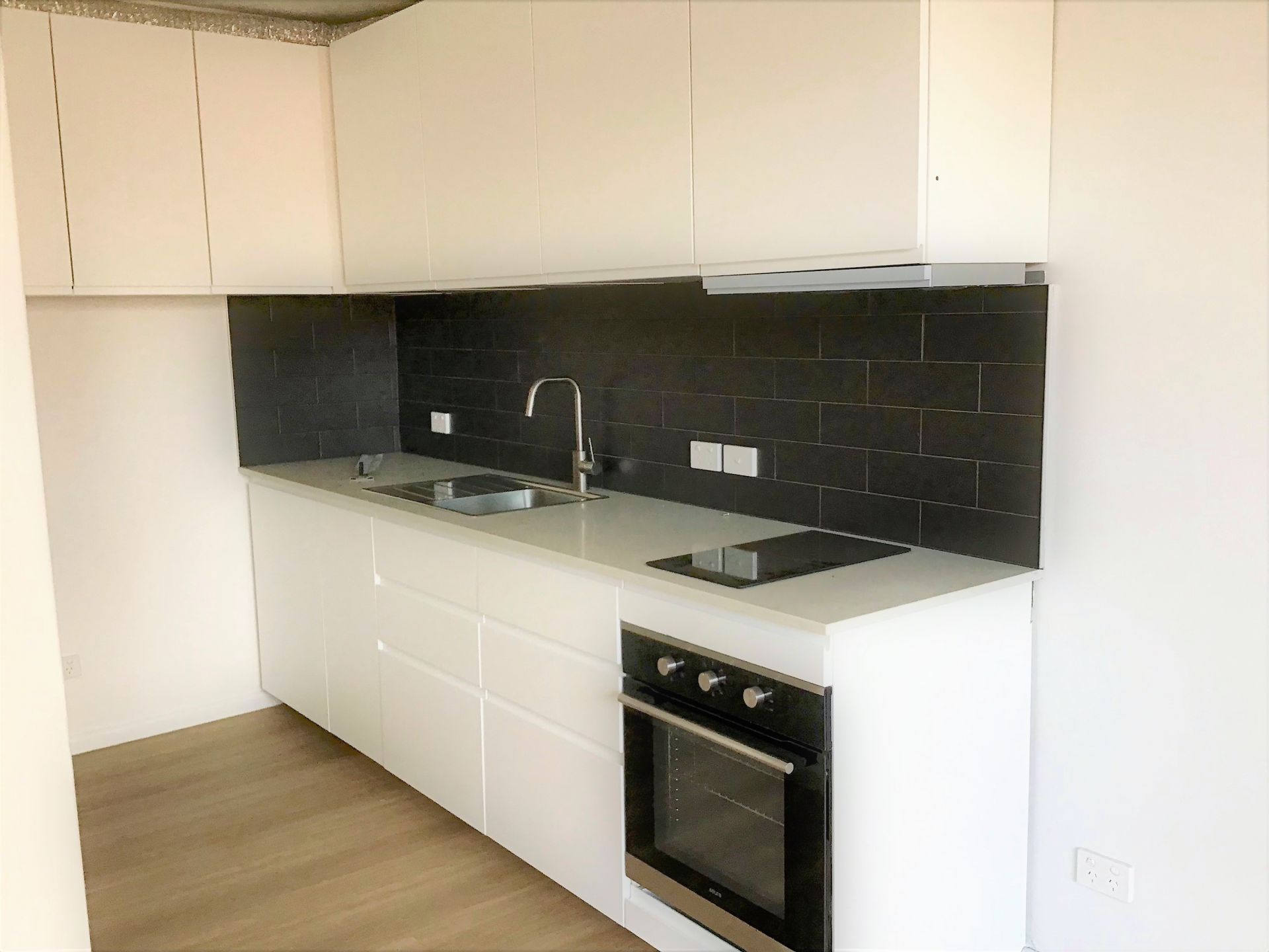 COURTYARD LIVING - FULLY RENOVATED