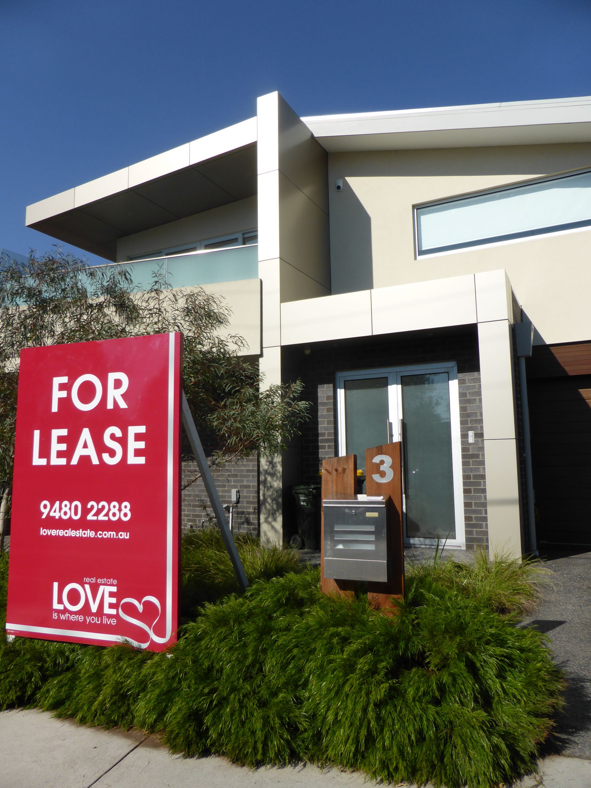 Beautiful Townhouse With A Contemporary Design In A Prime location!