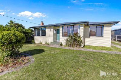 2 Kiah Place, East Devonport, East Devonport - Thumbnail 4