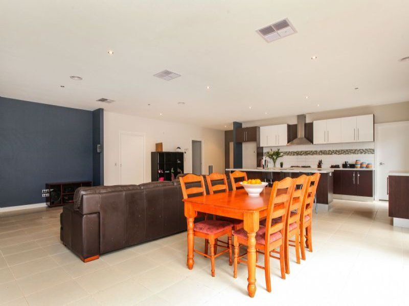 36 Jindabyne Avenue, Taylors Hill - Thumbnail 4