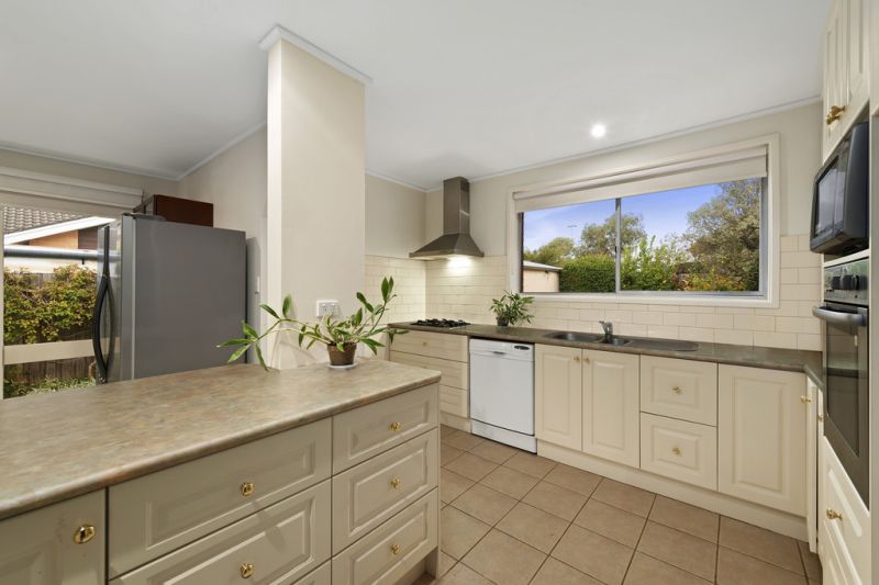 55 Winmalee Drive, Glen Waverley - Thumbnail 3