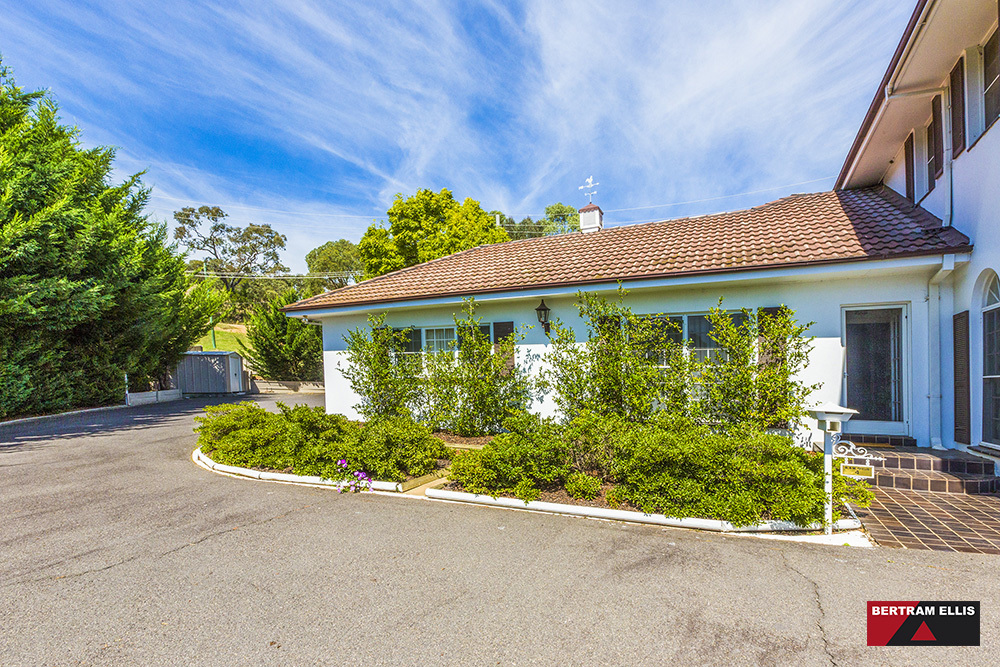 Real Estate For Sale 4 Lincoln Place Chapman , ACT