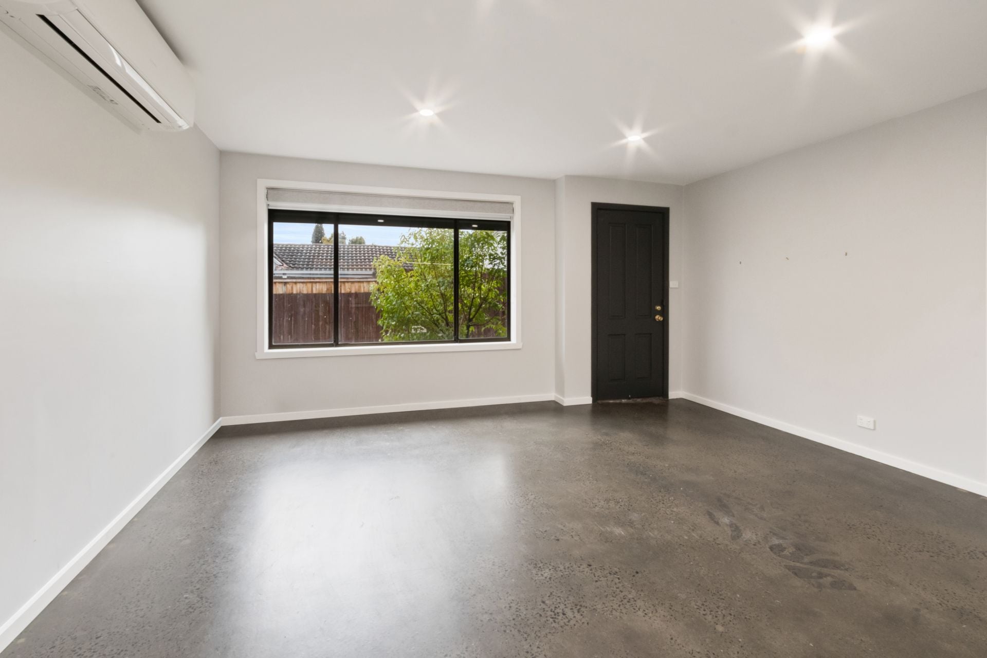 Stunning Unit in Prime Location
