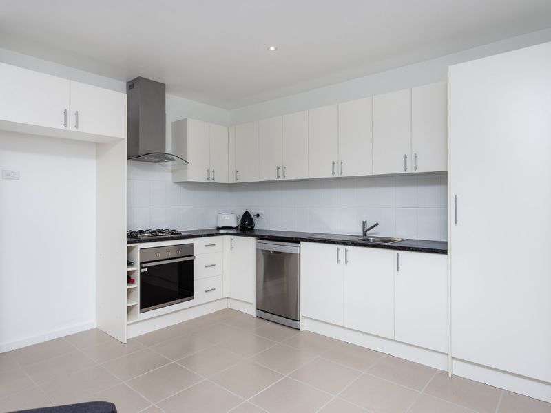2/7 Armstrong Street, Laverton - Thumbnail 3