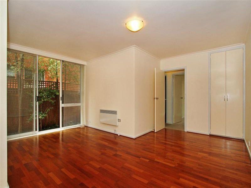 Two Courtyards In a Brilliant Location!