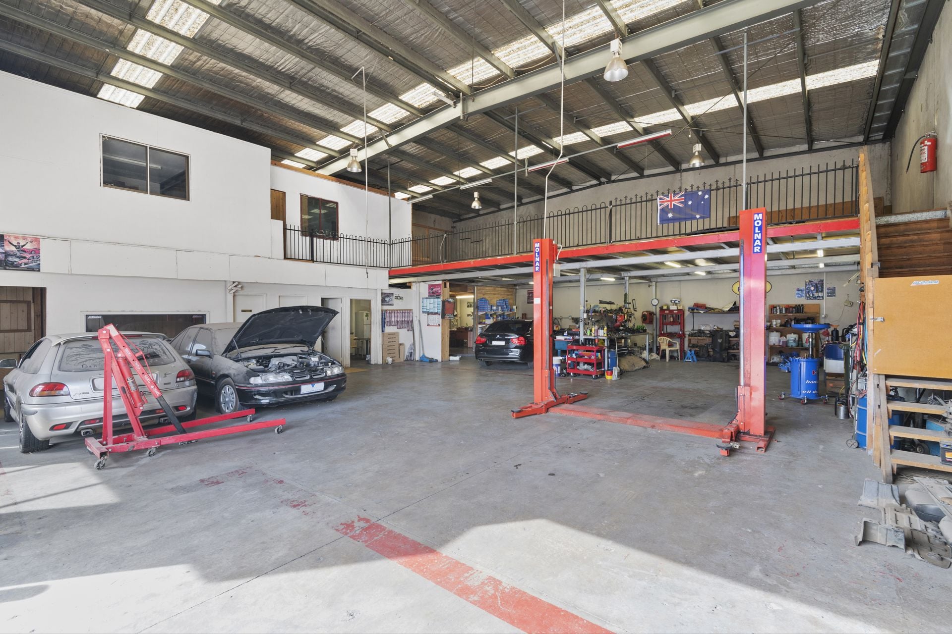 WEL LOCATED FACTORY / WAREHOUSE