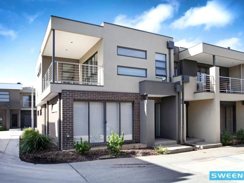 22/8 The Crossing, Caroline Springs - Thumbnail 2