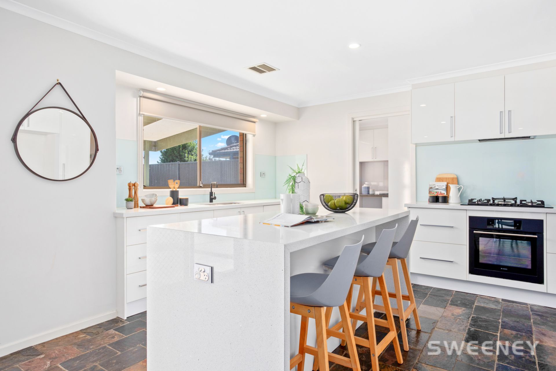 16 Thompson Court, Altona Meadows - Thumbnail 3