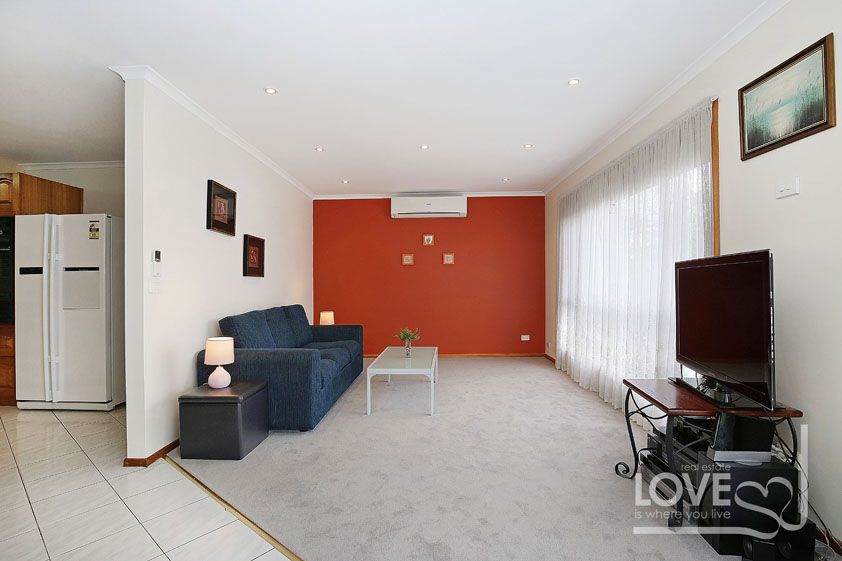 An Absolute Beauty, Attention First Home Buyers or Investors!