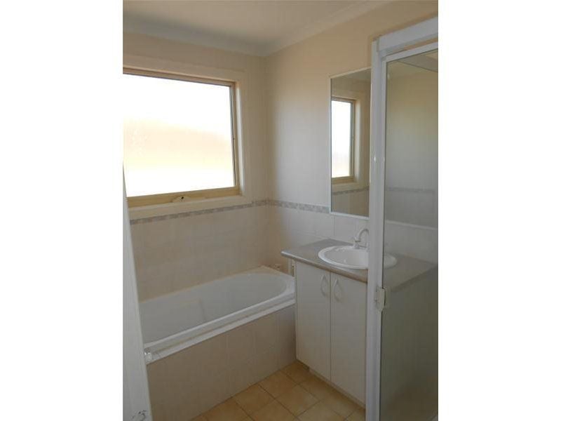 IDEALLY LOCATED, CLOSE TO PUBLIC TRANSPORT & RMIT