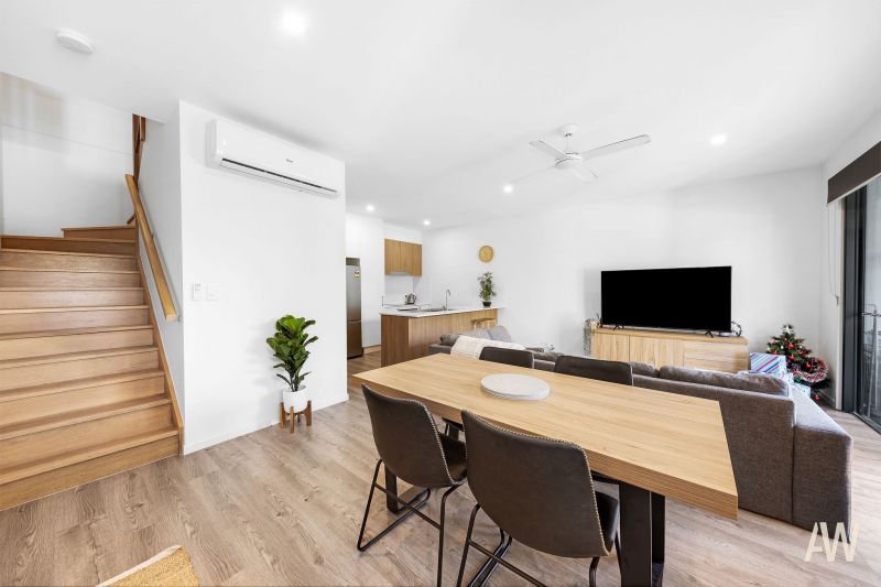 Near New Sippy Downs Townhouse with Double Garage