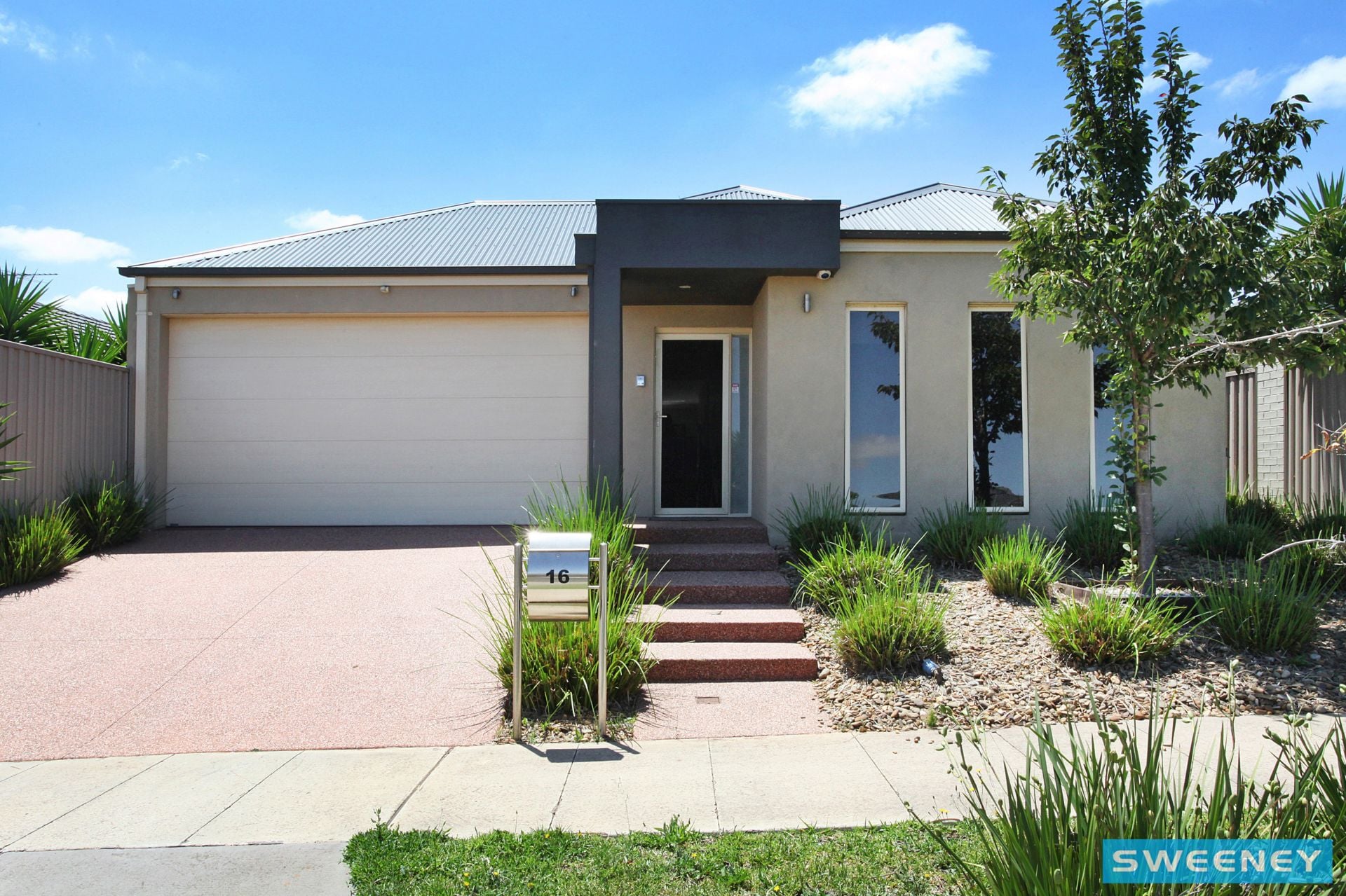 16 Hascombe Drive, Caroline Springs - Thumbnail 2