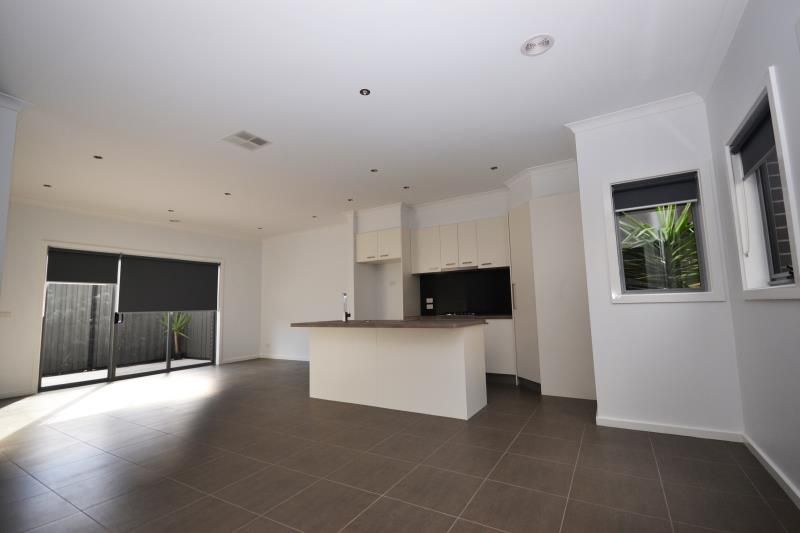 REFINED TOWN RESIDENCE