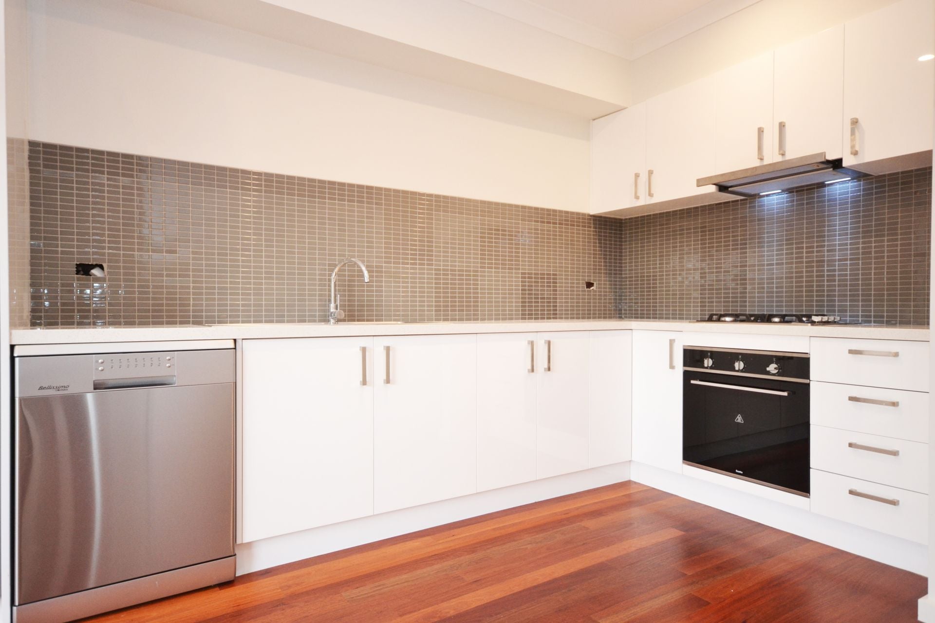 MODERN 3 BEDROOM TOWNHOUSE