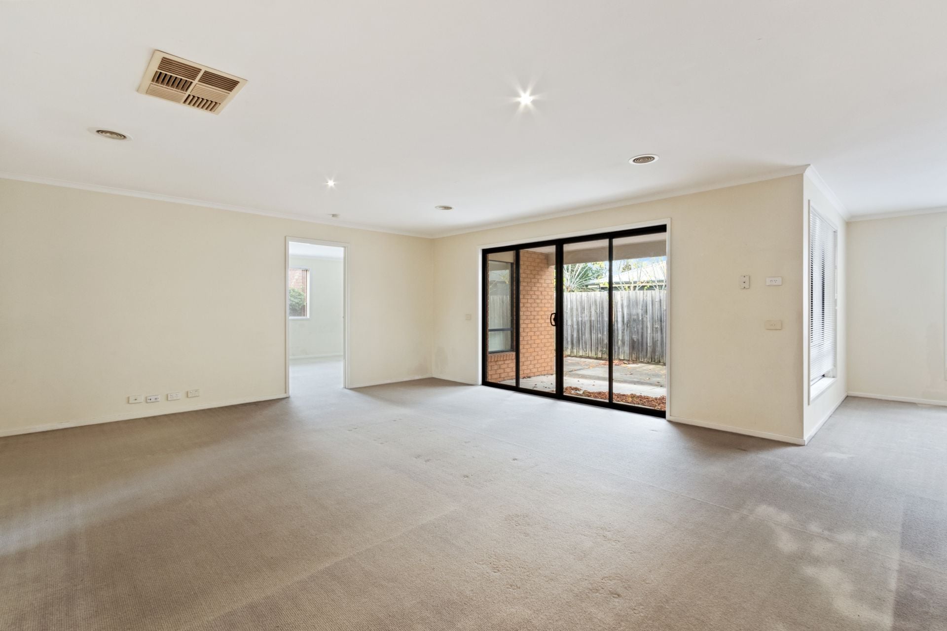 Low Maintenance 5 Bedroom Home!