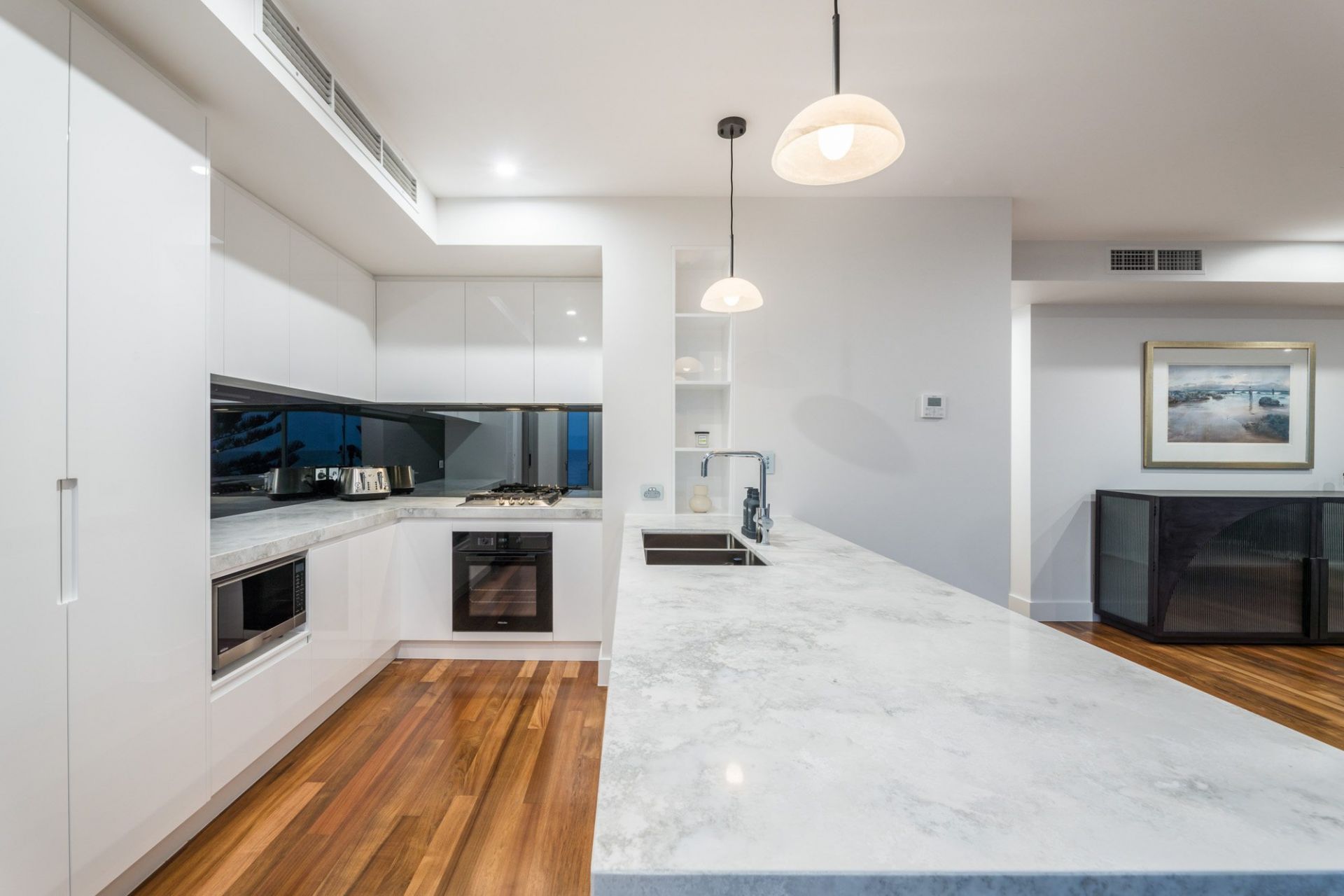 6/5 Laycock Street, Surfers Paradise - Thumbnail 4