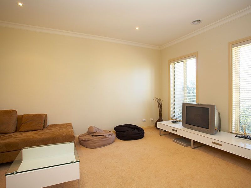 32 Lennon Boulevard, Point Cook - Thumbnail 4