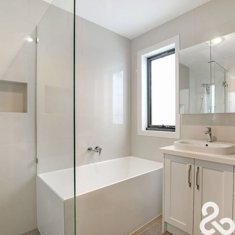 **Executive Family Luxury Living in Ivanhoe**