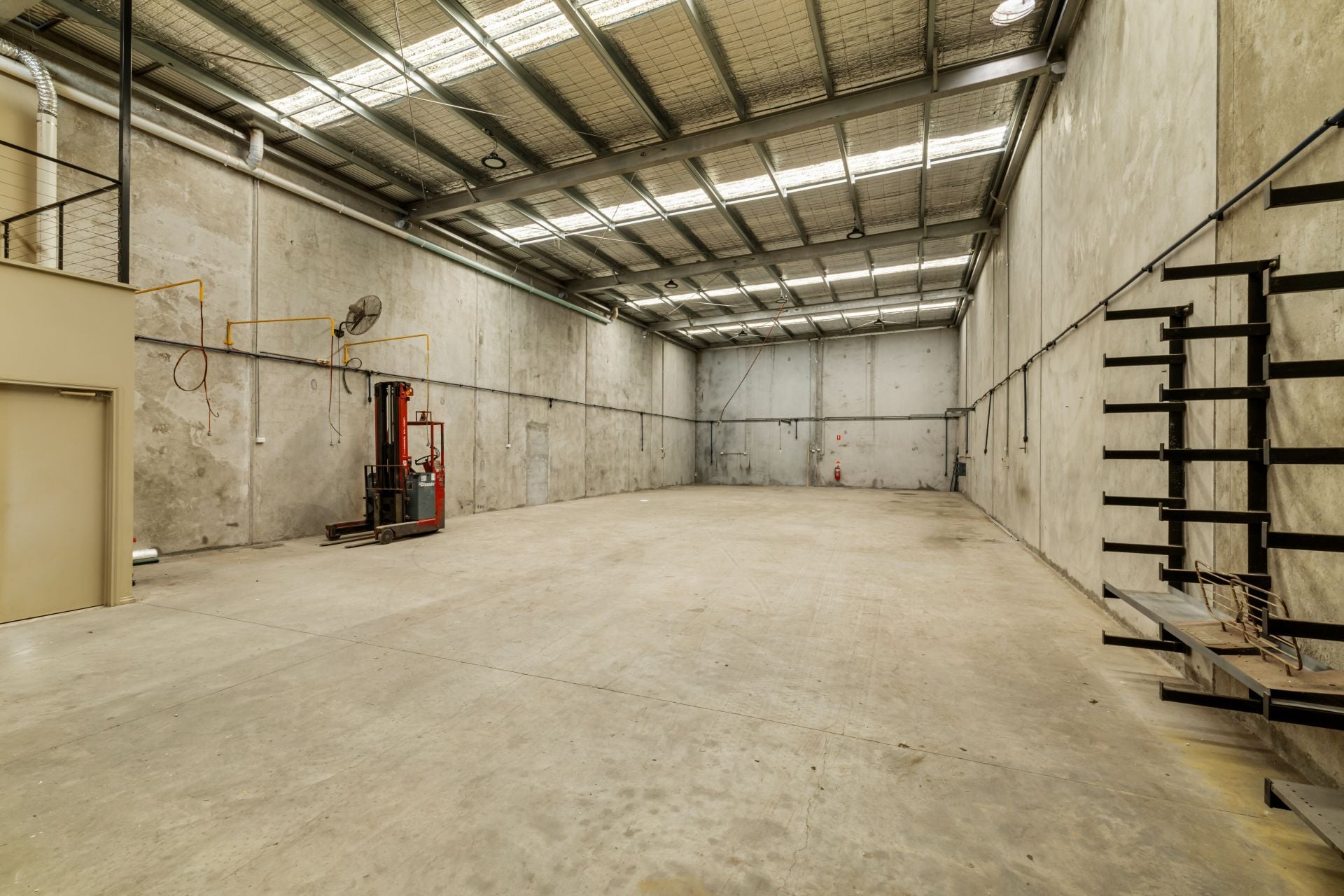 STAND -ALONE WAREHOUSE
