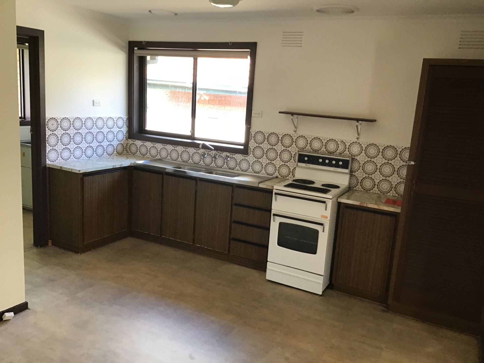 Neat and Tidy Two Bedroom In Quite Location !!!