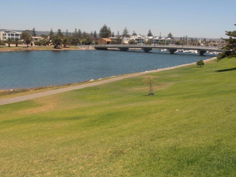 1/13 Patawalonga Frontage, Glenelg North - Thumbnail 4