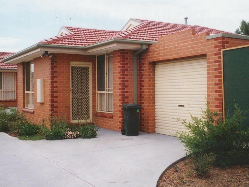 4/90 Pine Street, Reservoir