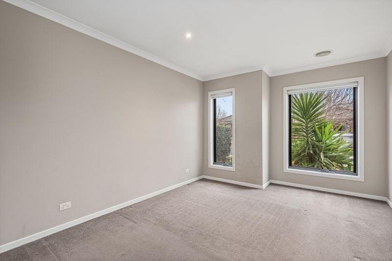 32 Knight Avenue, Point Cook