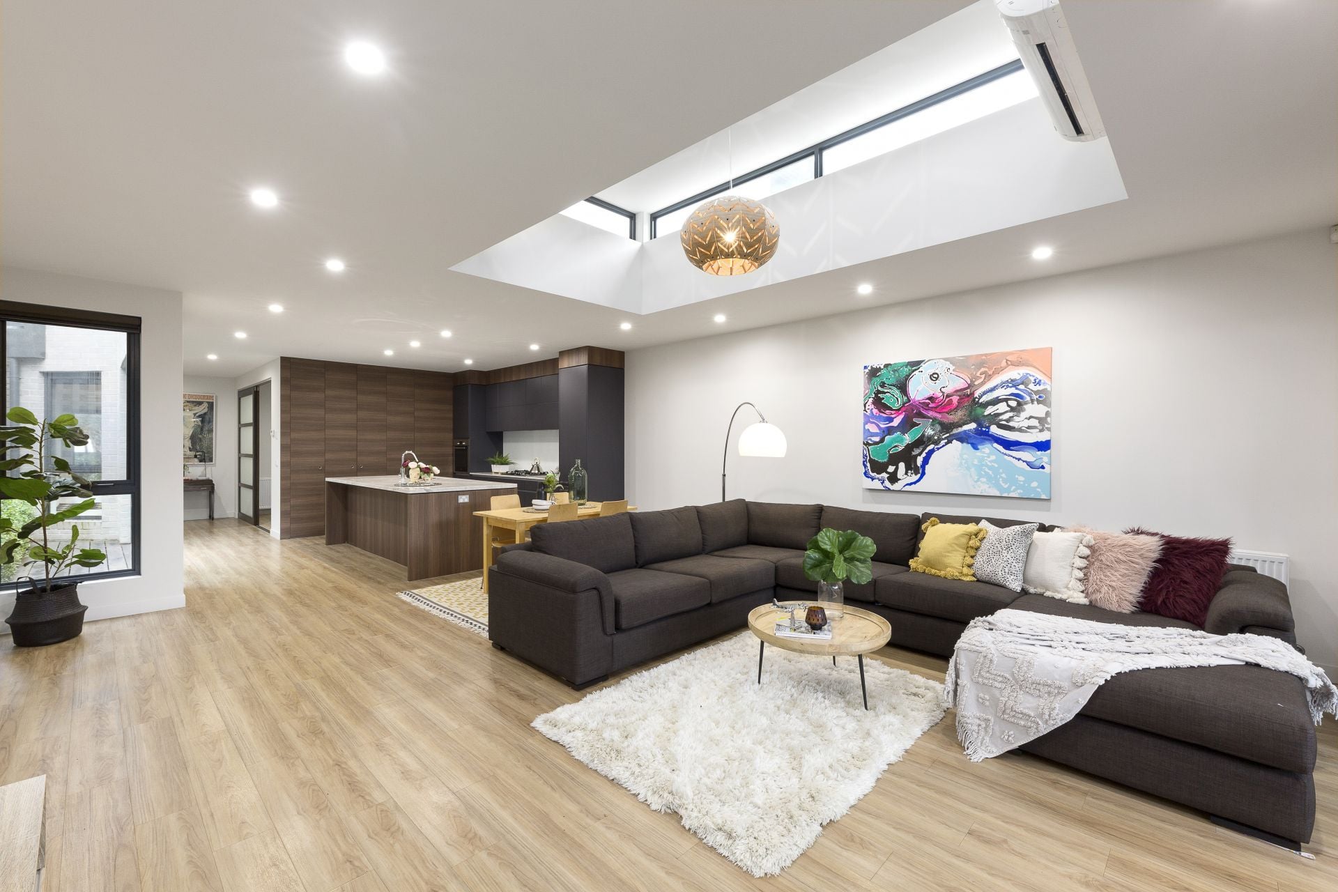 Beautifully Finished Townhouse Ideal For Family Life