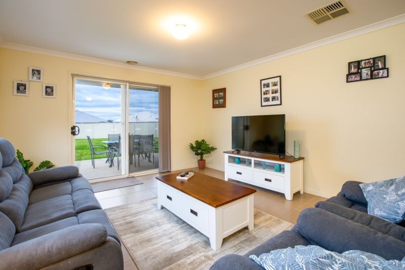 90 Greta Drive Hamilton Valley NSW, Hamilton Valley - Thumbnail 2