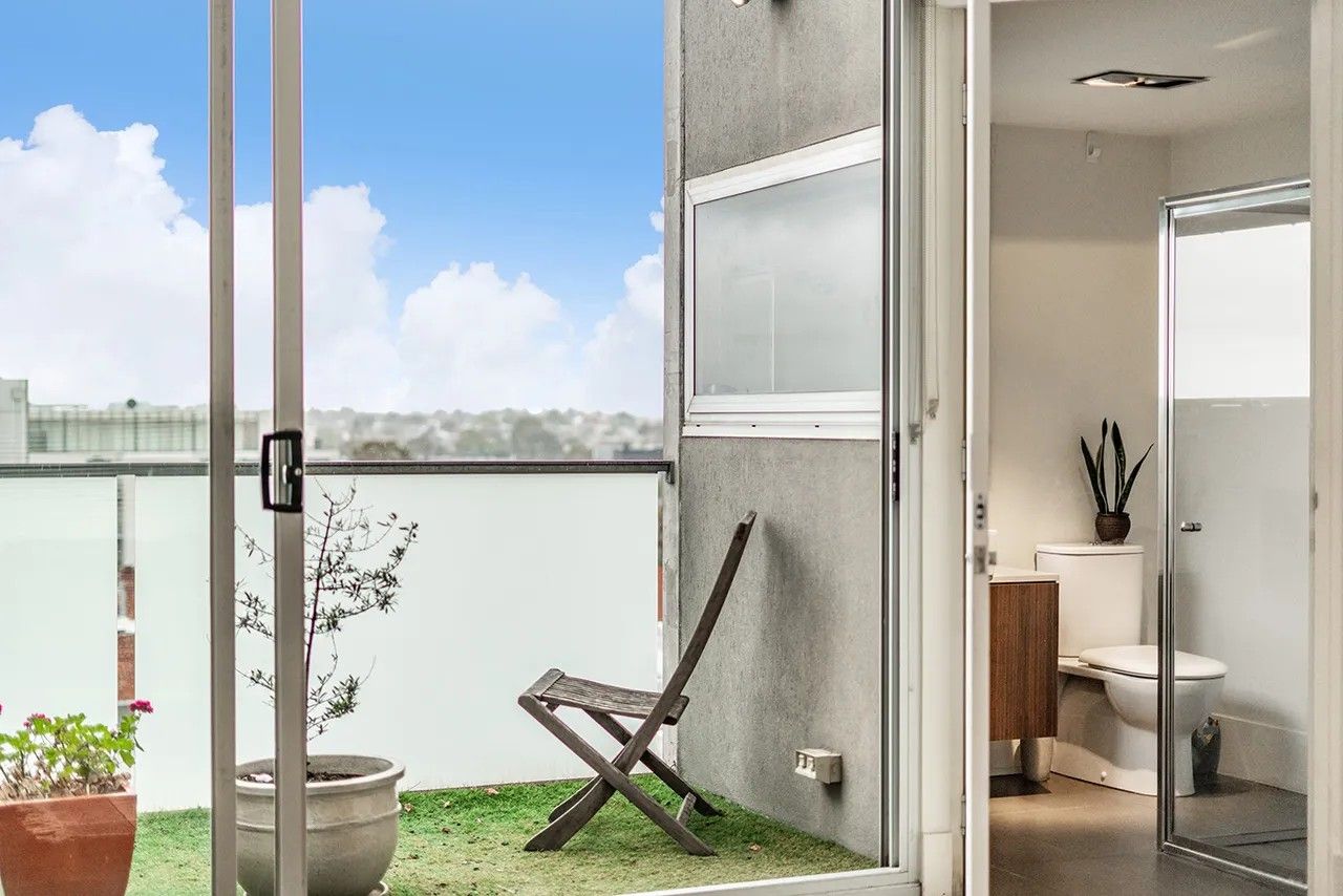 Modern 2-Bedroom Apartment in Northcote
