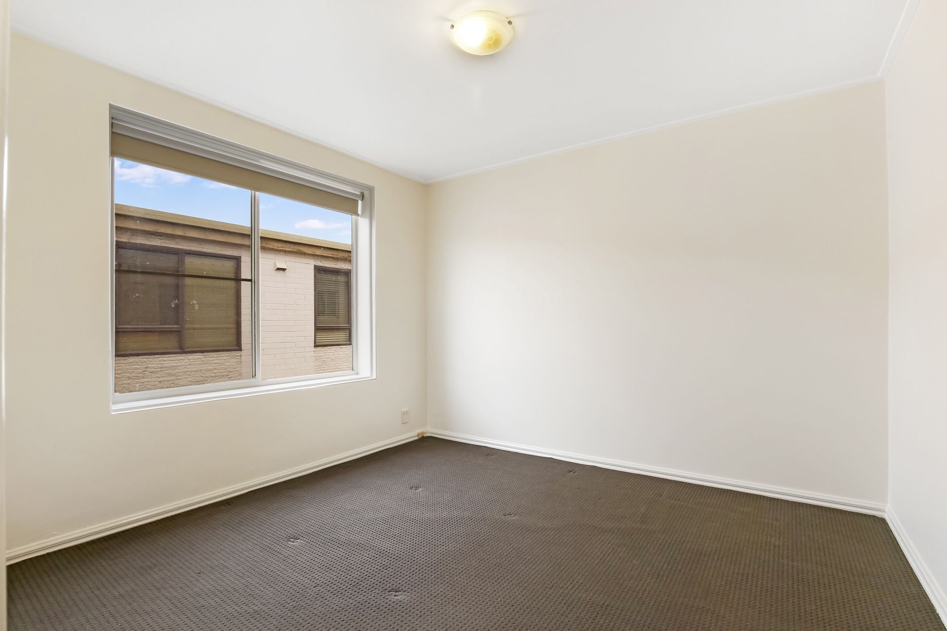 Cosy & Secure, One Bedroom Apartment in Prime Location