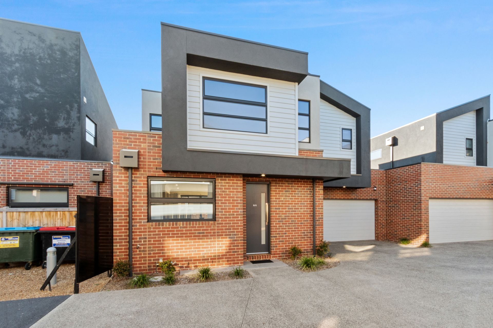 MODERN FAMILY HOME IN THE HEART OF EPPING