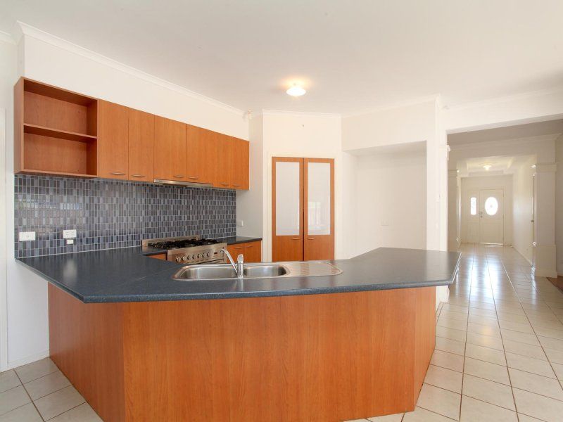 6 Barringo Way, Caroline Springs - Thumbnail 3