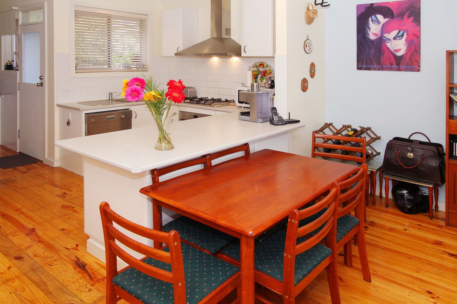 Immaculate Villa Unit in Great Location!