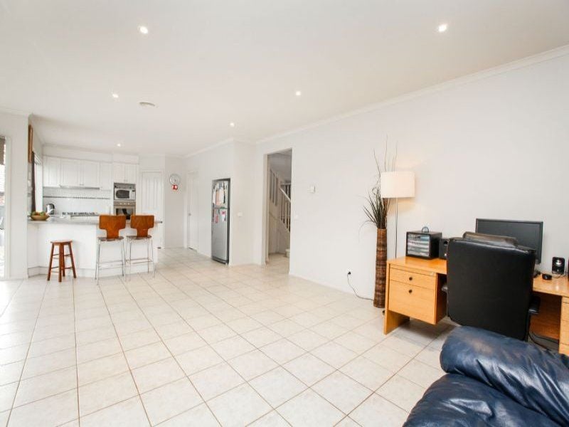 9 Dobell Crescent, Caroline Springs - Thumbnail 5