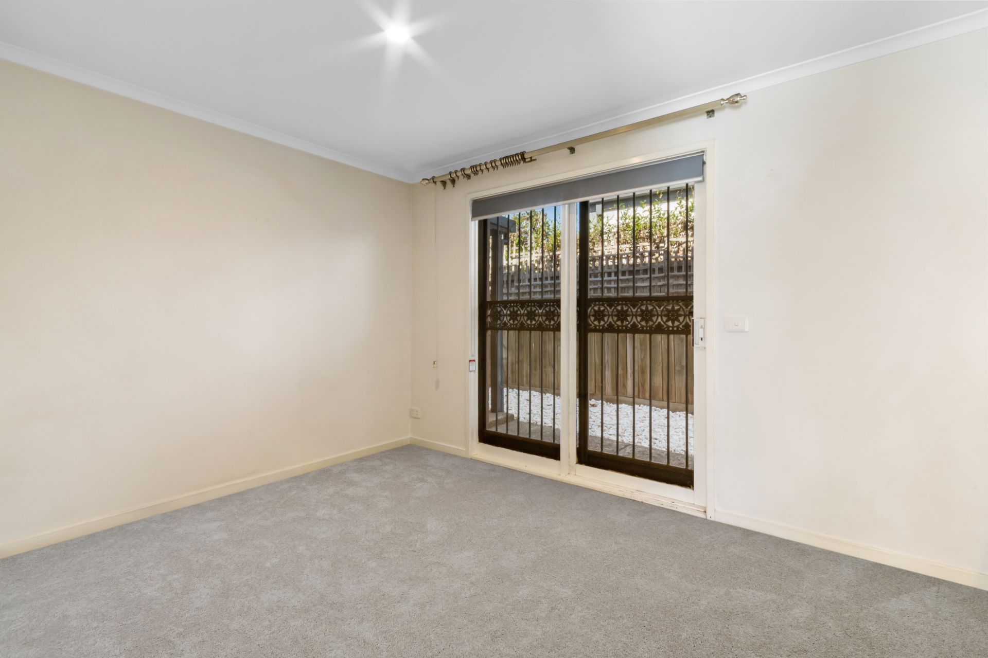 Amazing Thornbury Location!