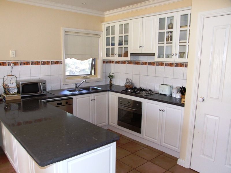 1/13 Carey Crescent, Bacchus Marsh - Thumbnail 3