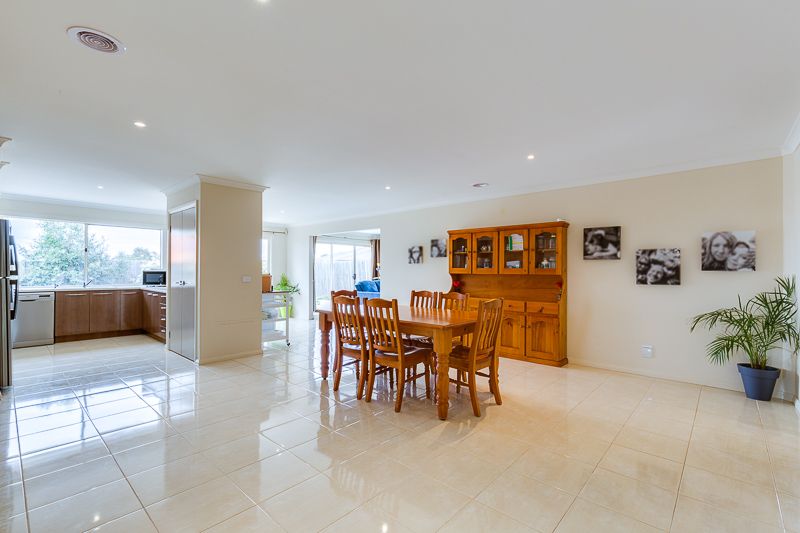 7 Currington Crescent, Bacchus Marsh - Thumbnail 3
