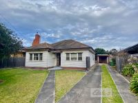 11 Enid Street, Bairnsdale VIC, Bairnsdale - Image 1