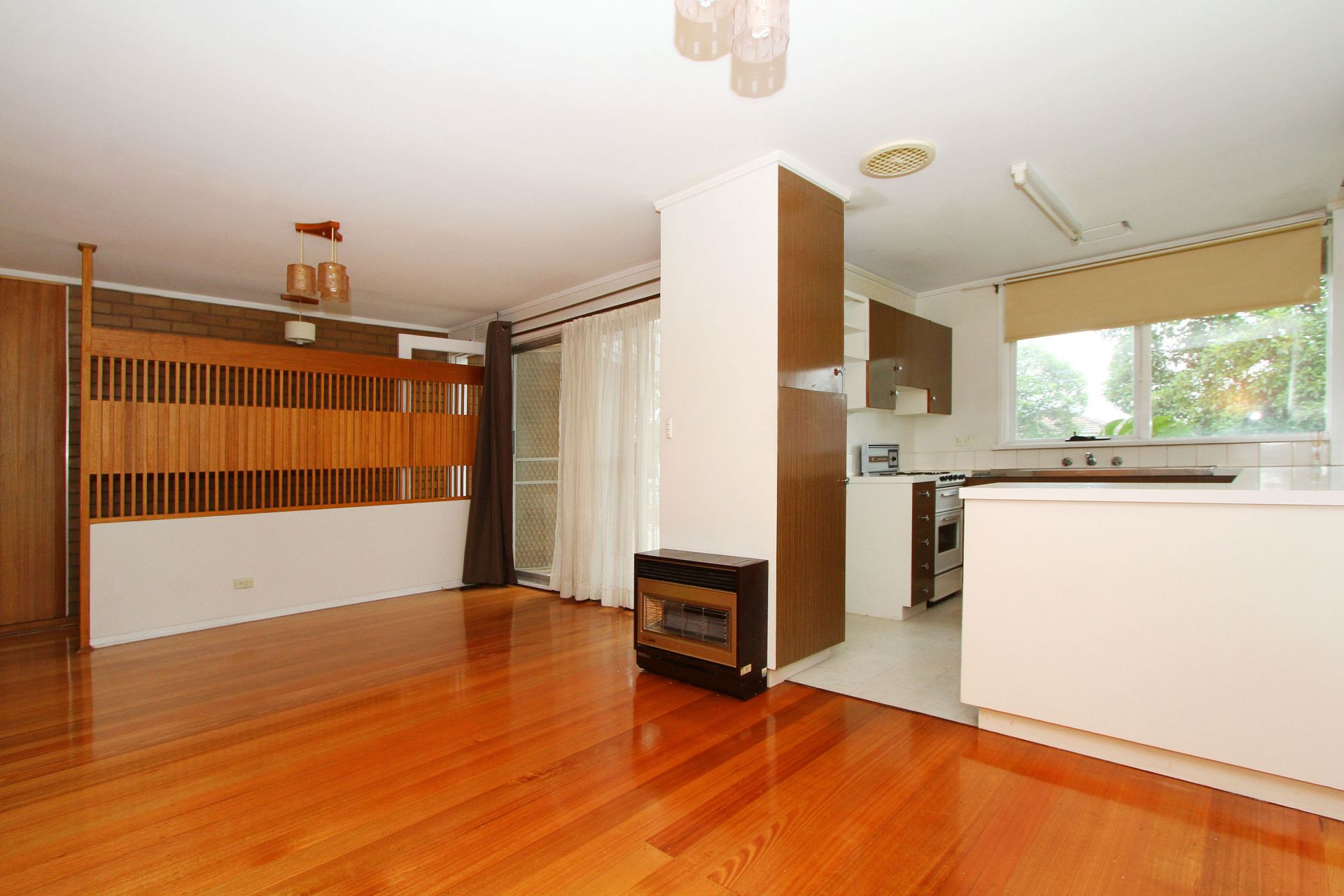 IMMACULATELY PRESENTED AND PERFECTLY SITUATED