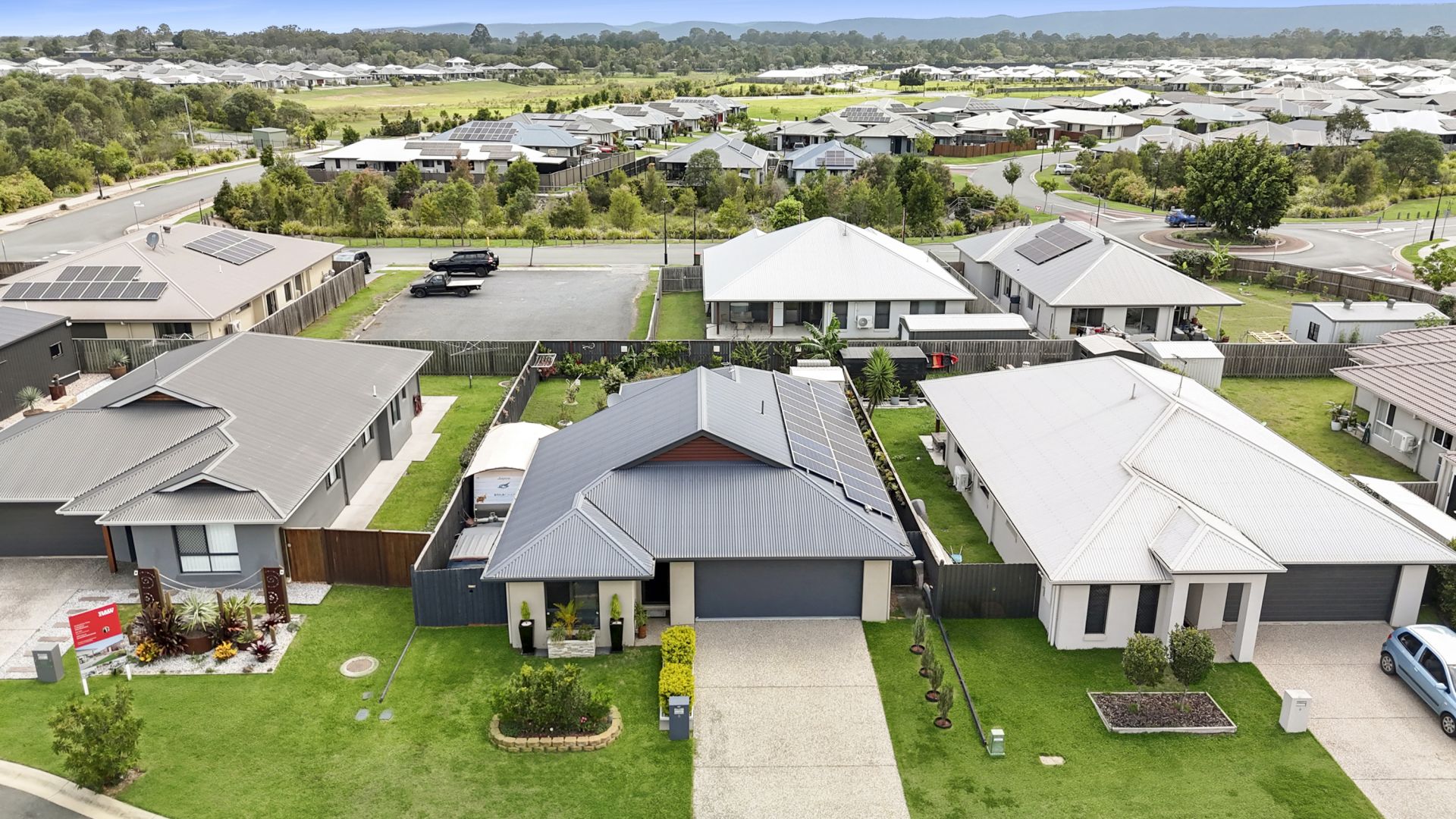 8 Mendrina Close Caboolture QLD, Caboolture - Thumbnail 2
