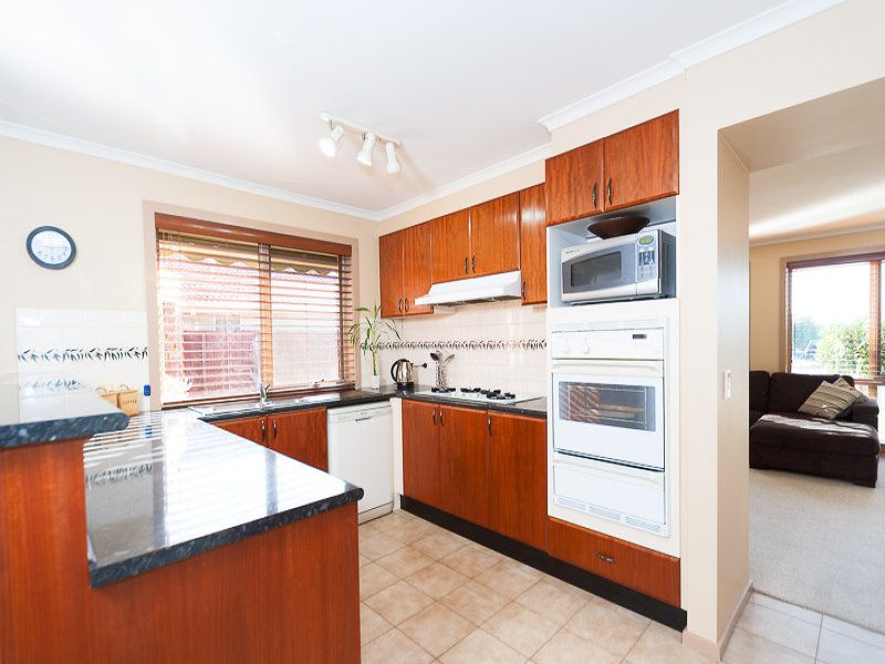 8 Burswood Court, Seabrook - Thumbnail 2
