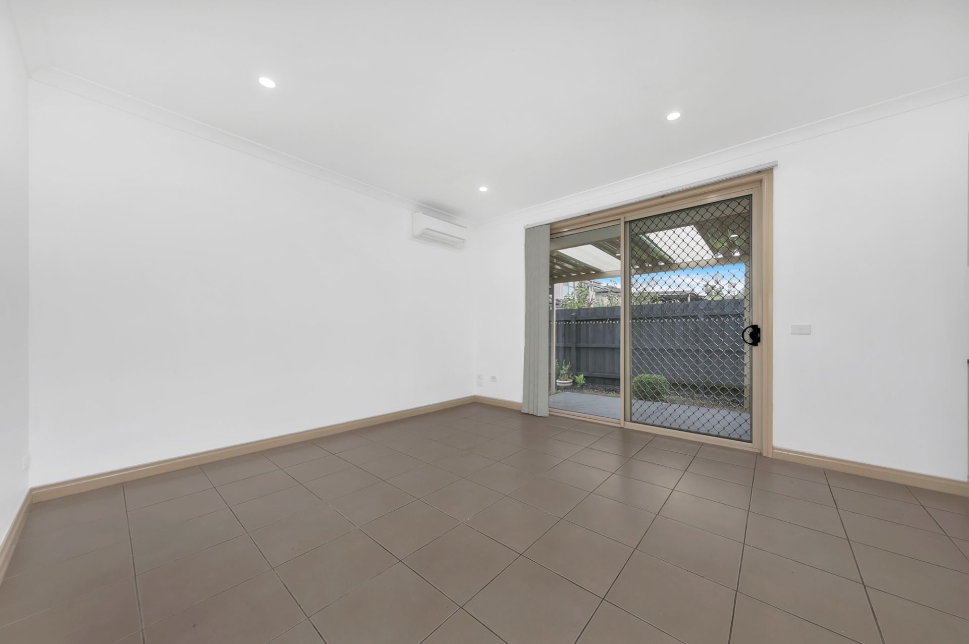 Beautifully Presented 2-Bedroom Home in Thomastown!