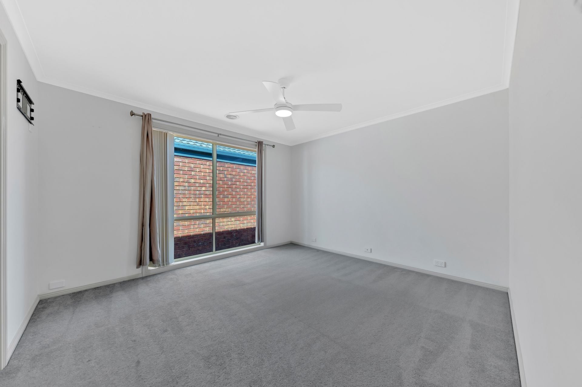 4 Bedroom Delight!