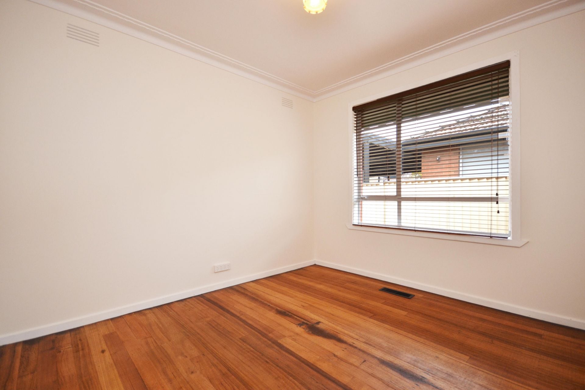 PEACEFUL RETREAT IN THE HEART OF THORNBURY