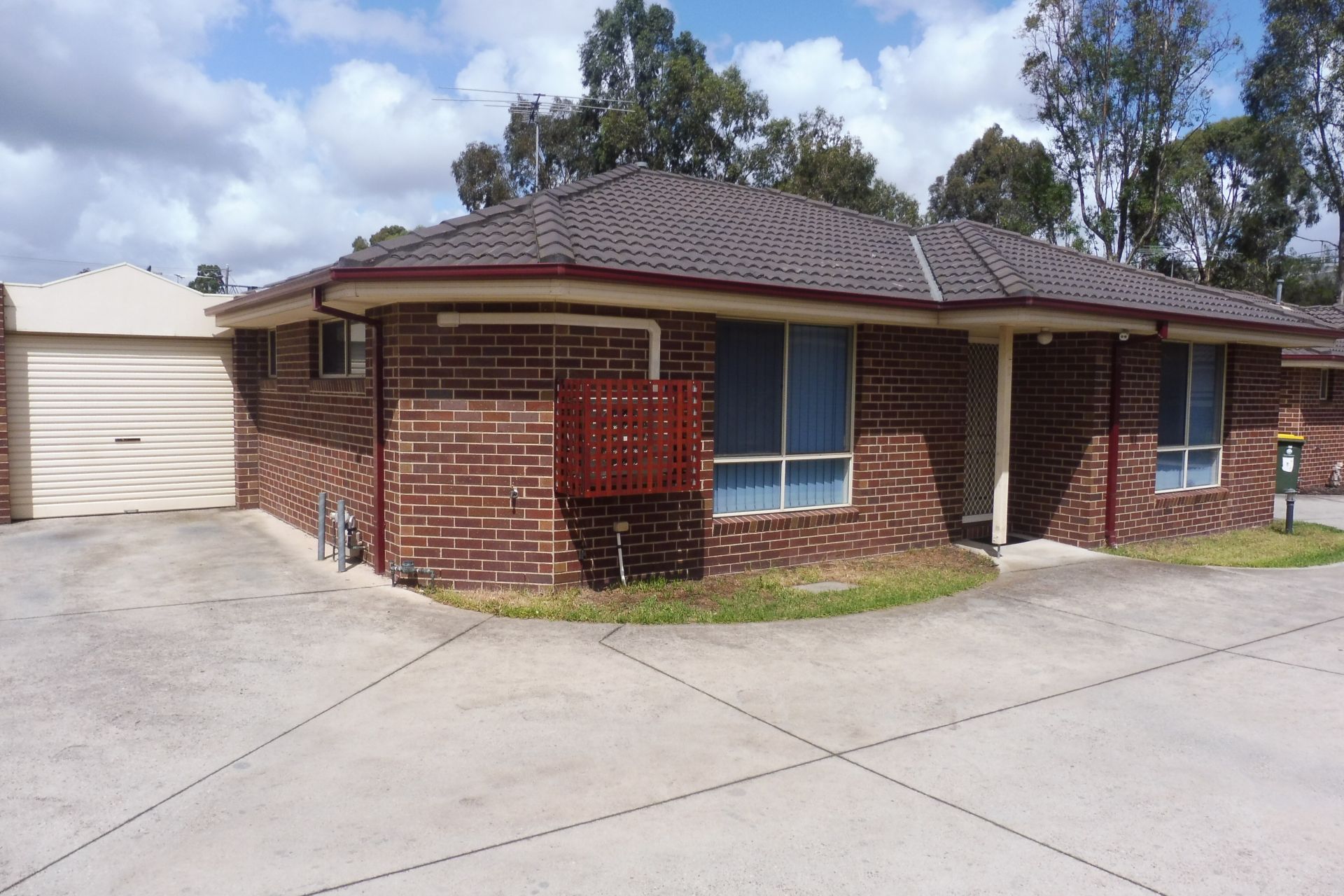 SPACIOUS 2 BEDROOM UNIT