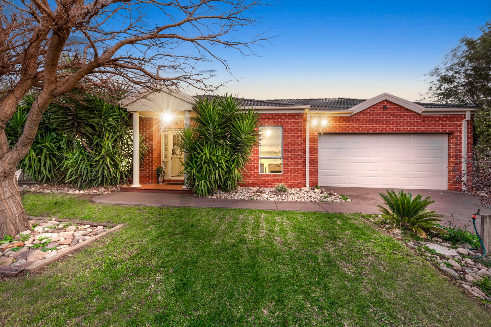 7 Girraween Place, Caroline Springs - Thumbnail 2