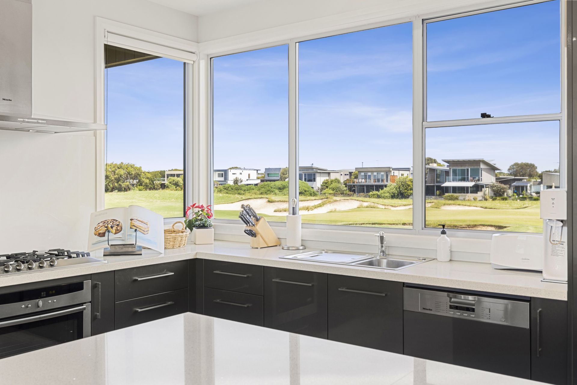 45 Gleneagles Close, Torquay - Thumbnail 7