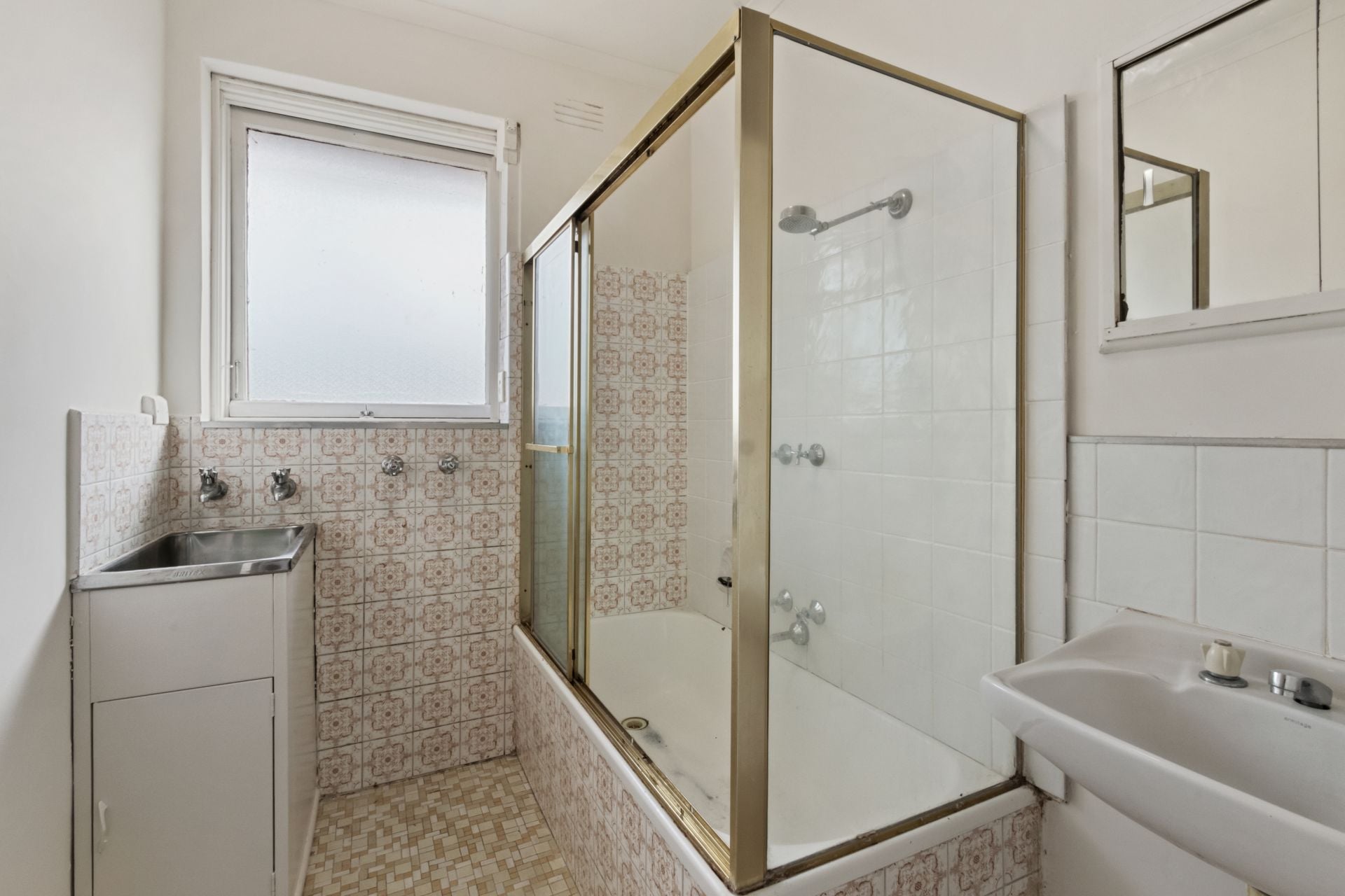 Affordable Two Bedroom Unit in Prize Location