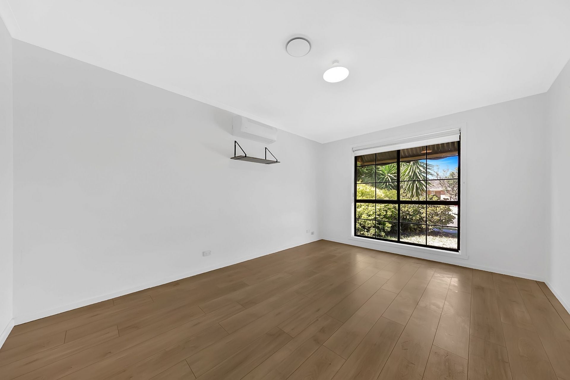 FAMILY HOME IN GREAT LOCATION!